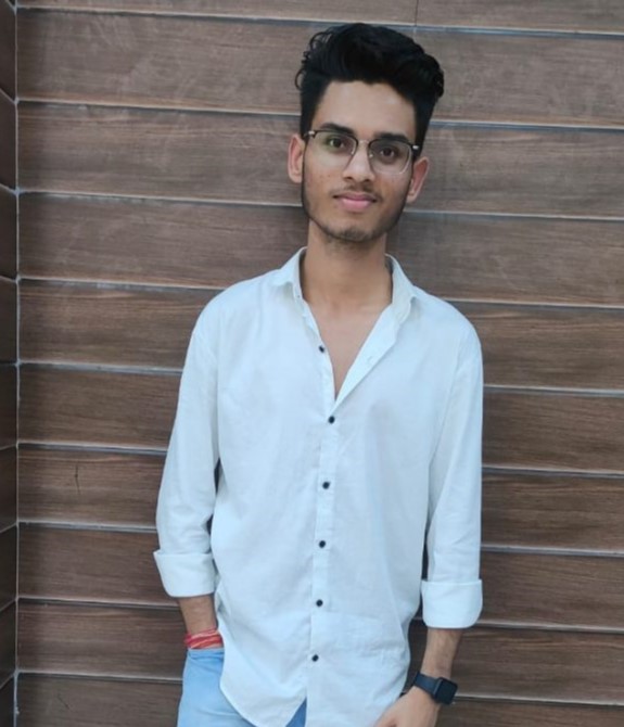 himanshu-e1669273040341-600×701